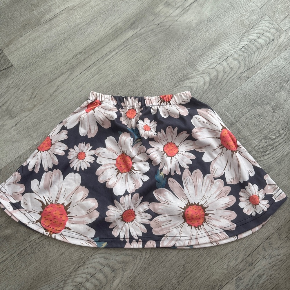 Mini flower skirt . Size XS/S . Stretchy. Worn once